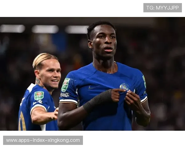 切尔西门前混战补射形成关键一击