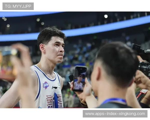 CBA新疆替补三分命中扭转比赛局势的华丽转折：场上火花如何点亮胜利之路