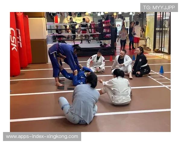 柔道高手快速锁技：秒控对手，掌握胜利主动权